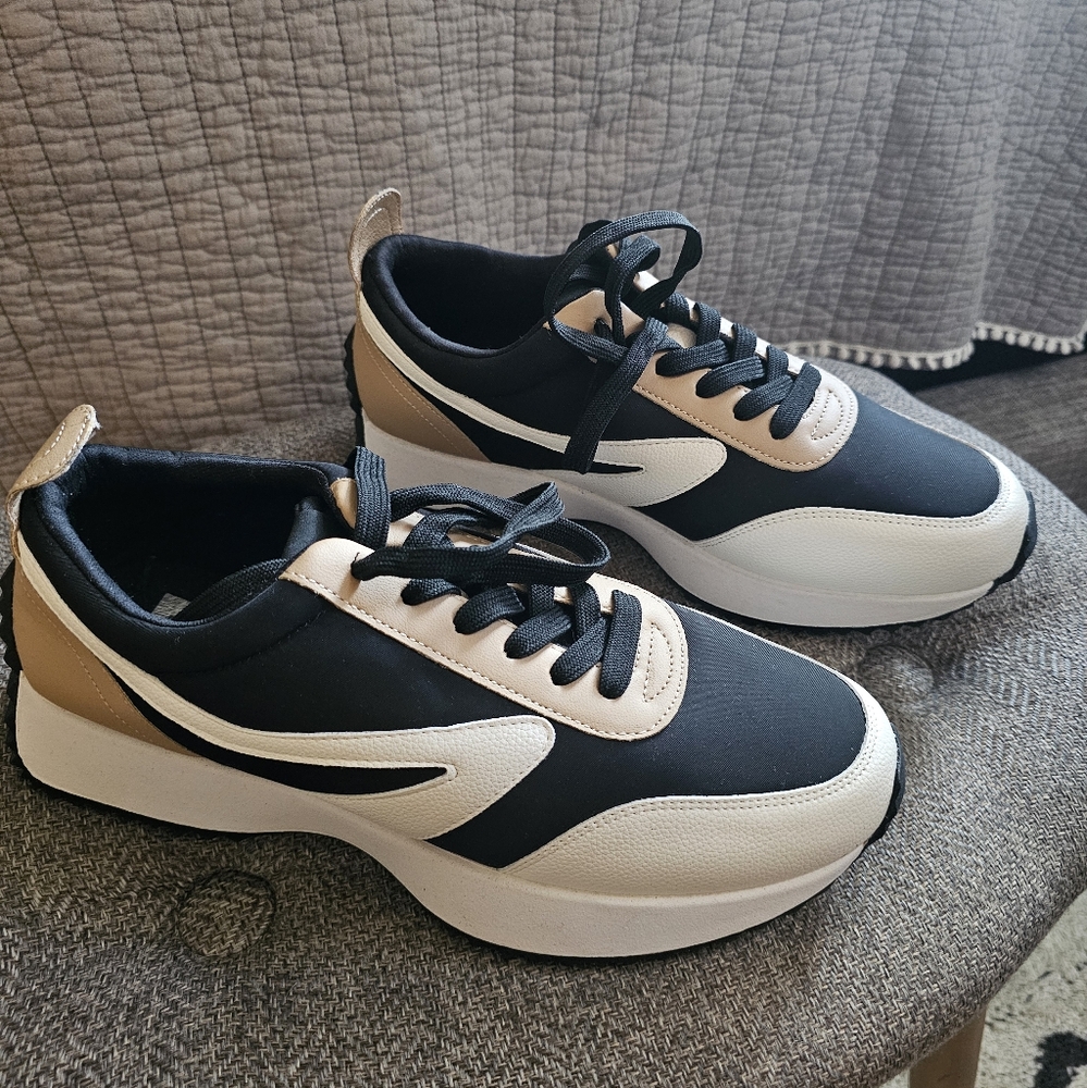 SOLD!!!!.Dolce Vita Sneakers